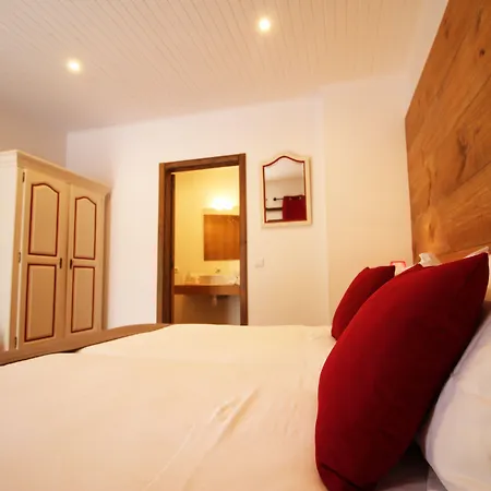 Lusitania Oda ve Kahvaltı 4*