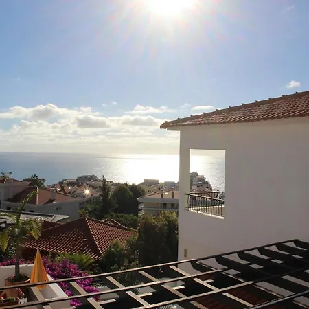 Lusitania Oda ve Kahvaltı Funchal