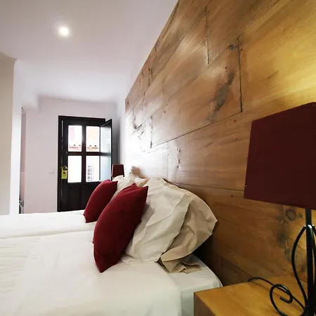 Lusitania Oda ve Kahvaltı 4*