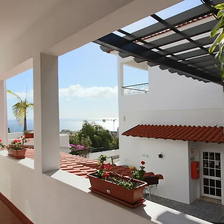 Lusitania Oda ve Kahvaltı Funchal